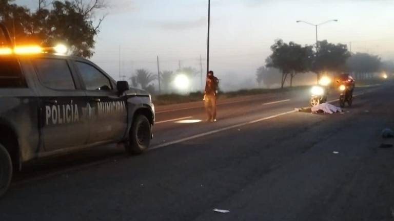 La pareja que circulaba en la moto fue arrollada por un vehículo cuyo conductor se dio a la fuga tras el accidente.