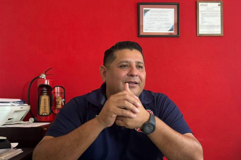 Comandante de Bomberos de Mazatlán Saúl Robles, ganador del premio nacional