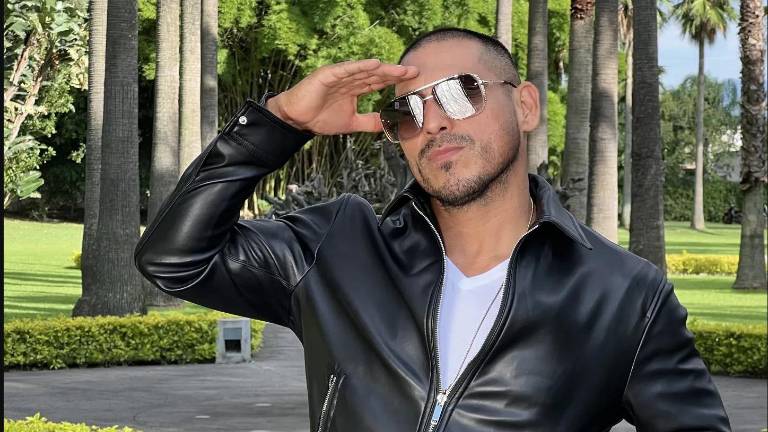 Espinoza Paz ofrece recompensa a a quien le regrese su celular extraviado.