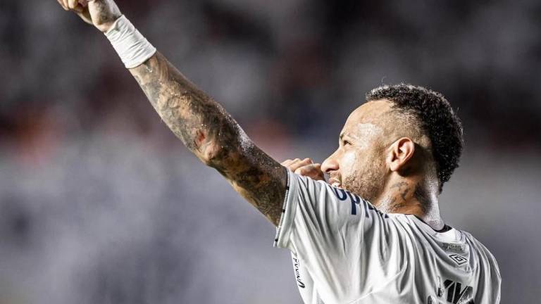 Neymar permanecerá en el Santos FC de Brasil.