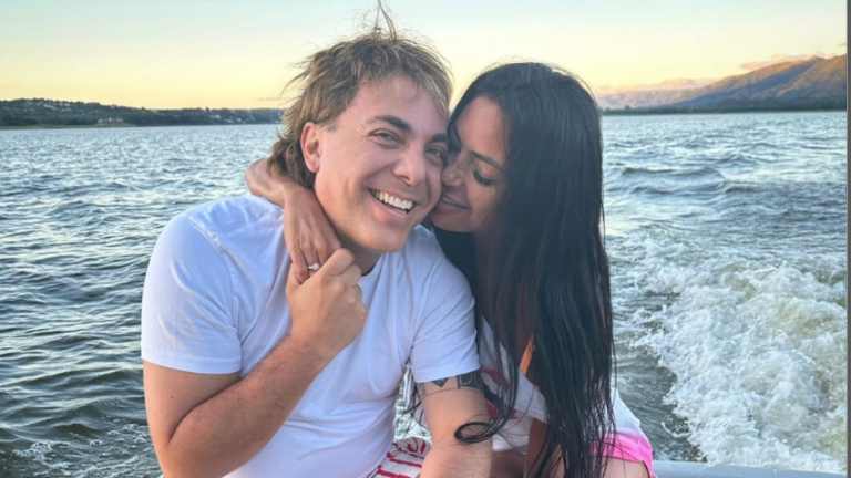 Cristian Castro disfruta de unas vacaciones junto a Mariela Sánchez.