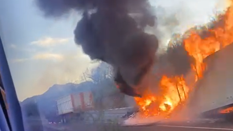 El siniestro se registró sobre la carretera Culiacán-Mazatlán, a la altura del poblado Casas Viejas.