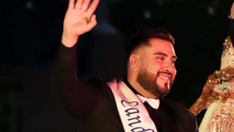 Brayan Gamboa con el título de Rey de la Alegría.