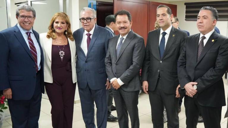 Ricardo Monreal Ávila, Ignacio Mier Velazco, así como representantes en la Cámara de Diputados y el Senado, acudieron al Tercer Informe de Labores del Gobernador de Sinaloa.