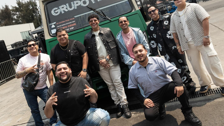 Grupo Firme.