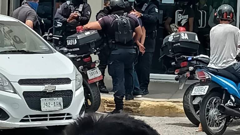 El hombre fue arrestado y llevado a Barandillas en calidad de infractor.