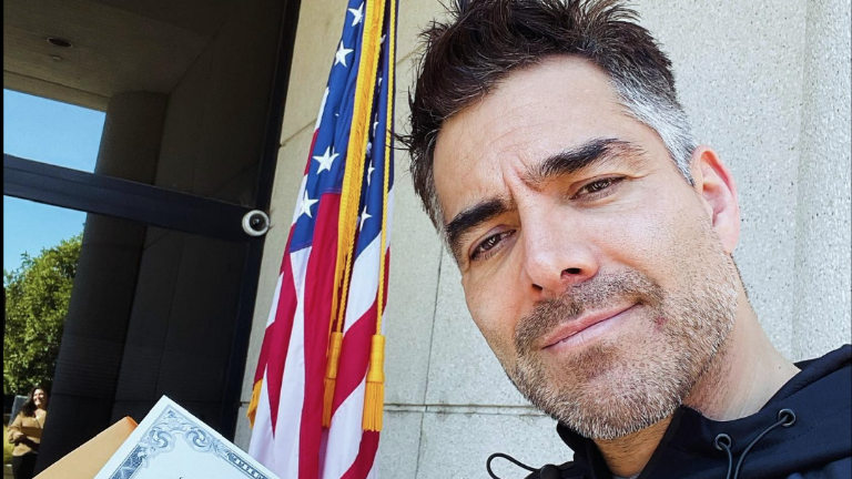 Omar Chaparro ya es ciudadano estadounidense.
