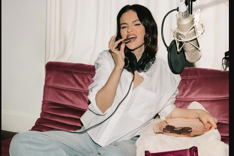 Lanza Selena Gomez su propia galleta Oreo con sabor a horchata