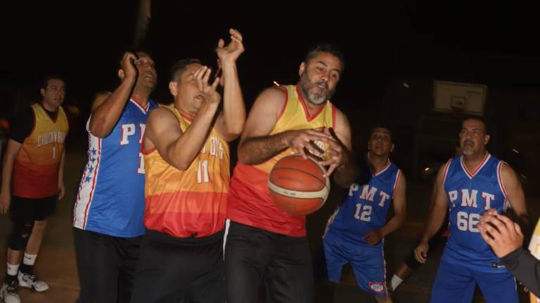 Buenos encuentros se observan en el Torneo Veteranos de Baloncesto.