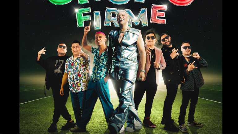 Grupo Firme se apodera del medio tiempo en un partido de la NFL en México.