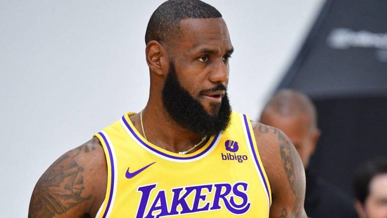 LeBron James no jugará varios encuentros de pretemporada, al pretender pasar más tiempo sobre la duela en la temporada regular.