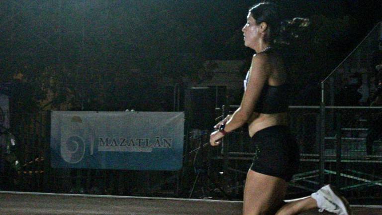 El Festival de Fondo y Medio Fondo se realizó la noche del viernes en la Unidad Deportiva Benito Juárez.