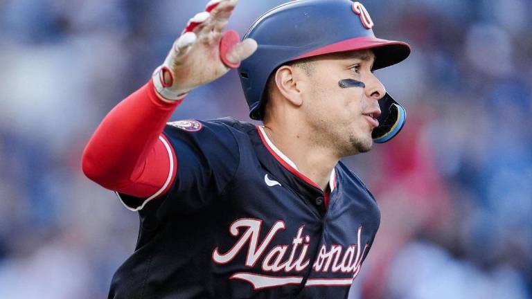 Joey Meneses ligó juegos con remolcadas, al mandar este domingo a dos compañeros a la registradora.