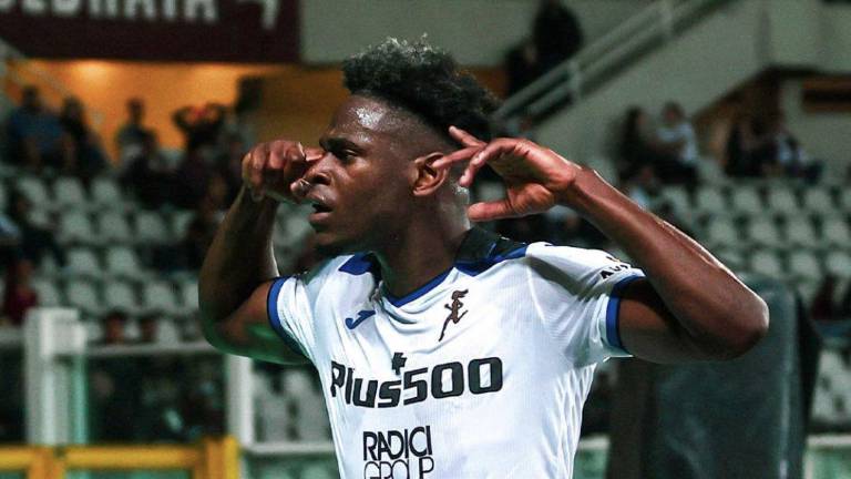 Los cementeros ofrecen 14 millones de euros por Duván Zapata.