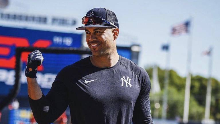 Giancarlo Stanton se va a la lista de lesionados de 10 días.