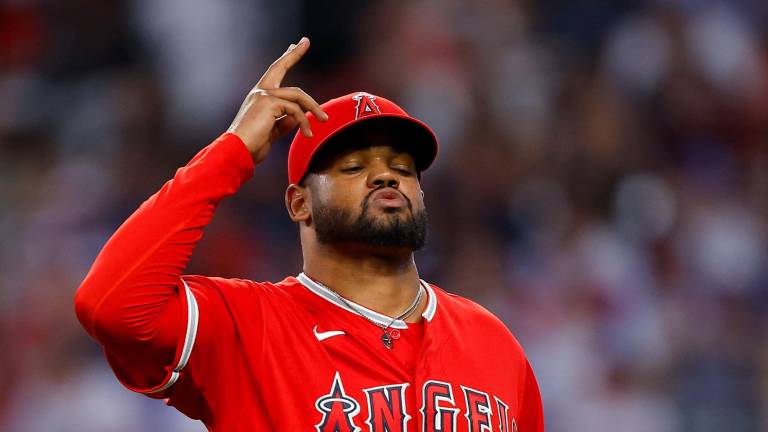 Reynaldo López llega a los Bravos para reforzar el bullpen.