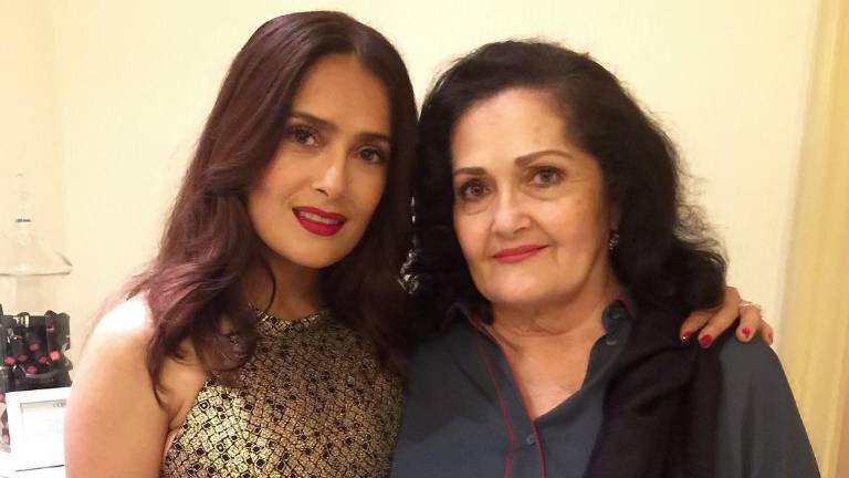 Salma Hayek dedicó un emotivo mensaje a su mamá en el Día de las Madres.
