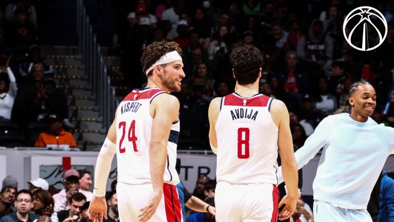 Corey Kispert (24) fue la figura, junto a Deni Avidja, en el triunfo de los Wizards.