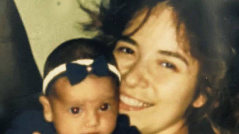 Gloria Trevi con su primera hija Ana Dalay, quien falleció.