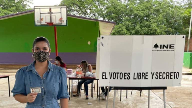 Merary Villegas Sánchez, legisladora federal electa invitando a participar