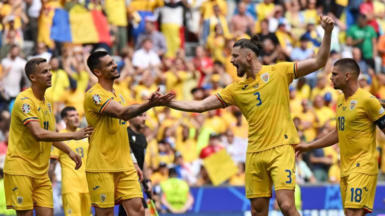 Rumanía se llevó los tres puntos ante Ucrania, gracias a par de costosos errores Andriy Lunin.
