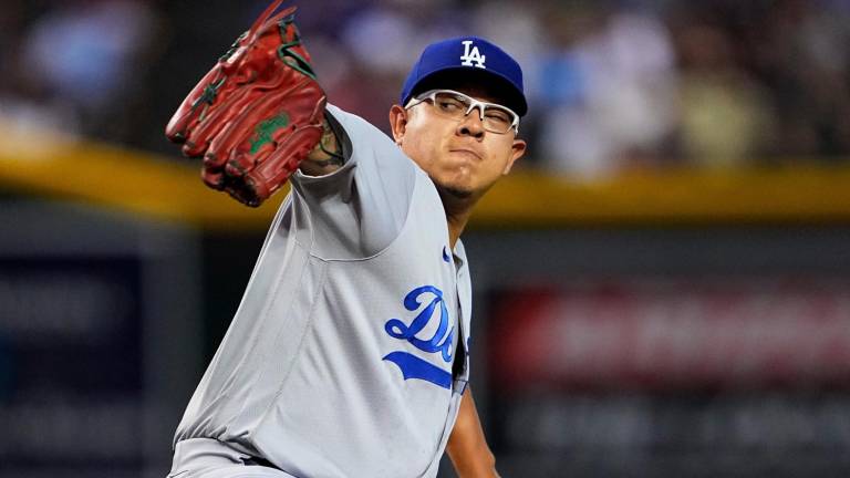 Julio Urías aprovechó las condiciones del Chase Field para apoderarse de su novena victoria.