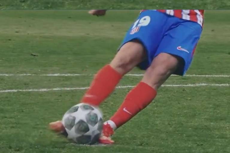 La UEFA demuestra que Julián Álvarez tocó dos veces la pelota