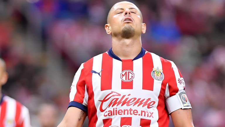 Javier “Chicharito” Hernández falló opciones claras de gol para el Guadalajara.