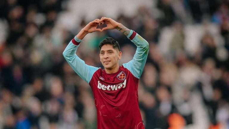 Edson Álvarez se ha convertido en un jugador básico del equipo inglés.