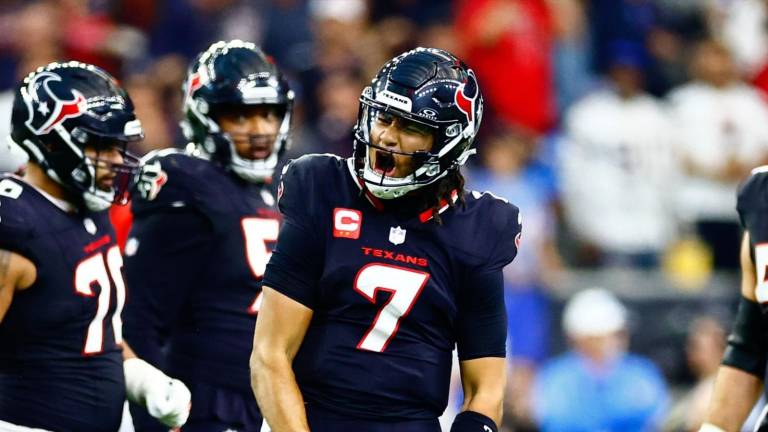 Texans arrollan a Chargers y avanzan a la Ronda Divisional