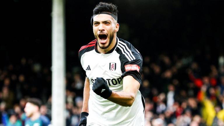 Raúl Jiménez anotó el gol del empate transitorio para el Fulham ante el Arsenal.