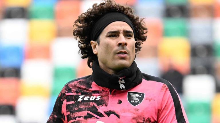 Guillermo Ochoa cumplió en el partido.