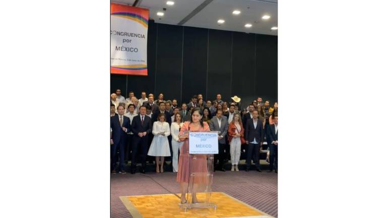Diva Hadamira Gastélum Bajo durante su discurso en el que explica las razones de su renuncia al PRI.