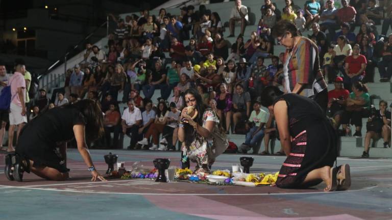 Las tradiciones indígenas quedaron plasmadas en la ceremonia de apertura.