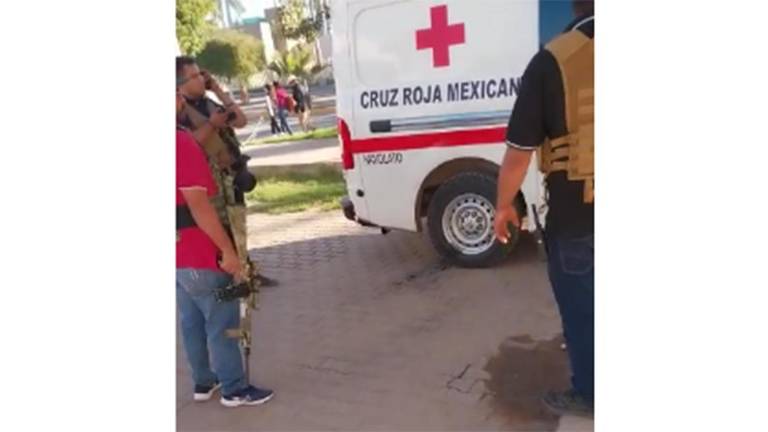 Hombres armados se llevan dos ambulancias de la Cruz Roja en Navolato.