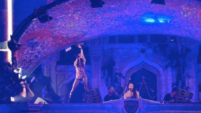 Danna Paola y Steve Aoki encienden el Tomorrowland 2023 en Bélgica.