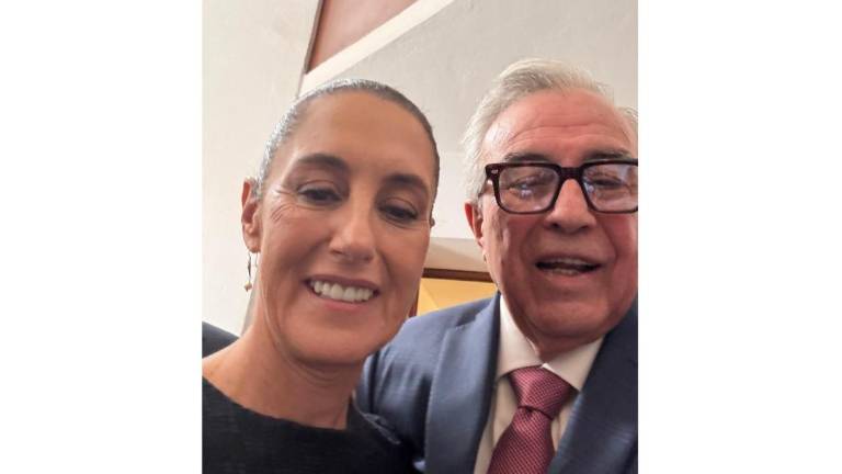 El Gobernador de Sinaloa Rubén Rocha Moya junto a la Presidenta Claudia Sheinbaum en Querétaro.