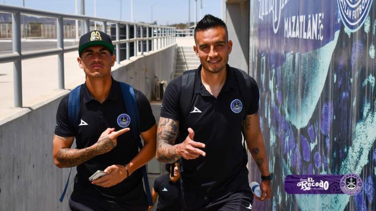 Integrantes del Mazatlán F.C., listos para el viaje hacia San Luis Potosí.