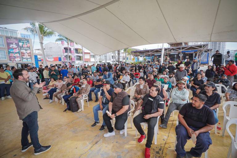 Concluye entrega de cheques a 400 músicos de Mazatlán