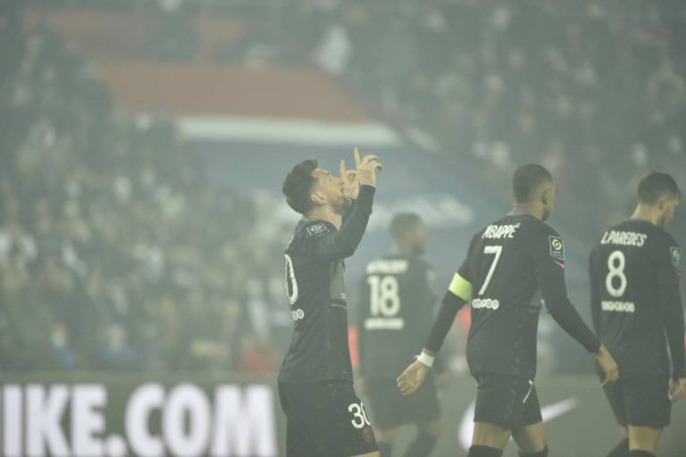 Messi se estrena como goleador en la Ligue 1 en el triunfo del PSG 3-1 ante Nantes
