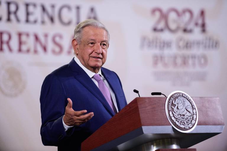 ‘Ponen obstáculos a migrantes’, dice AMLO al INE