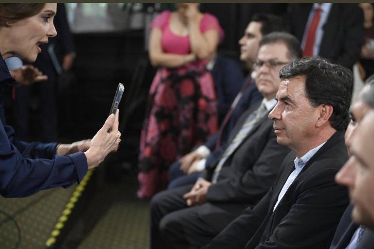 López Obrador expone a senadores y ministros que lo traicionaron
