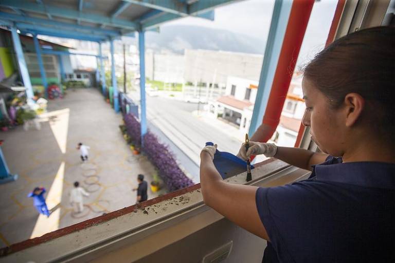Encuentran ‘coctel tóxico’ en casas y escuelas de la zona metropolitana de Monterrey