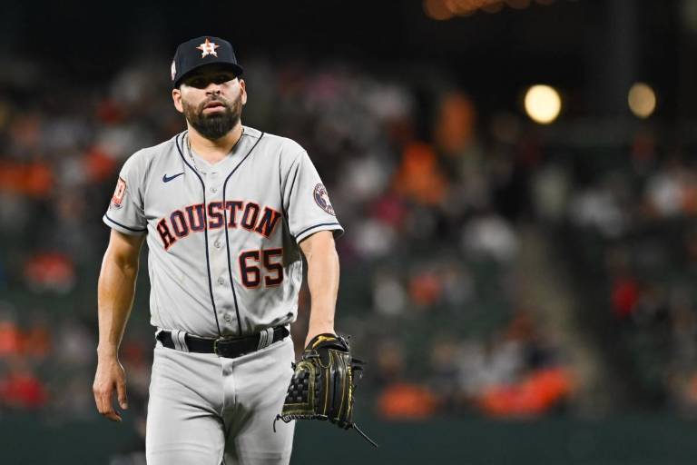 José Urquidy maniata a los Diamondbacks para mantener a los Astros en la pelea