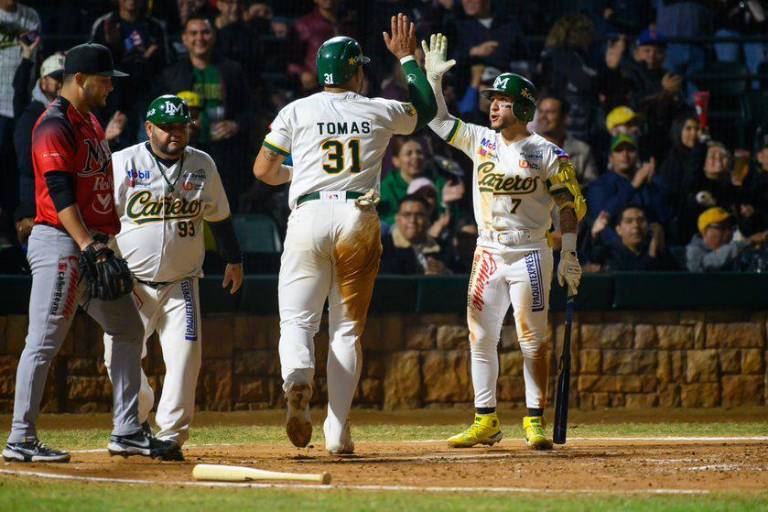 Nick Struck luce y Cañeros de Los Mochis se pone a medio camino de las semifinales