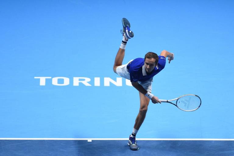 Alexander Zverev va a semifinales en Turín