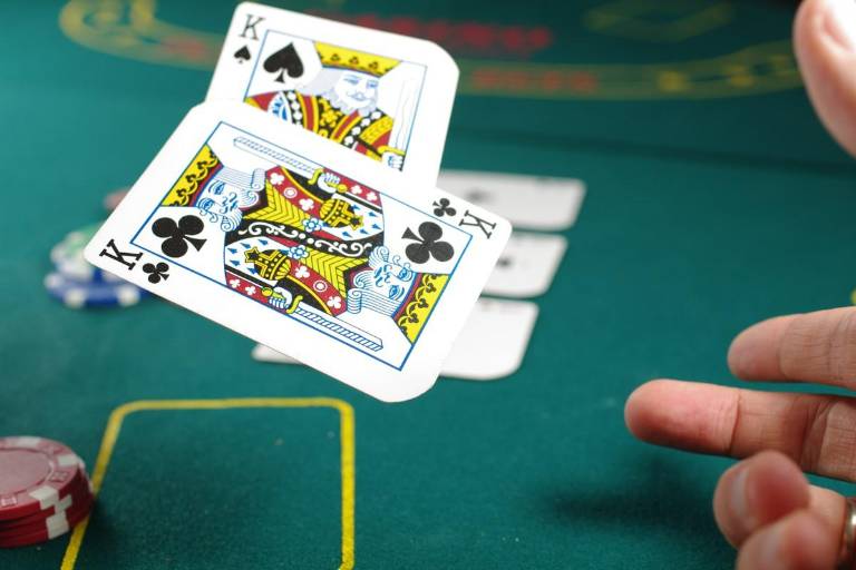 El Fascinante Mundo del Póquer en Línea: Revive la Emoción del Juego desde Casa