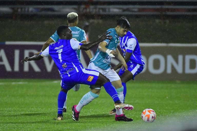 Pese a caer en la Vuelta, León se clasificó a semifinales de la Concachampions
