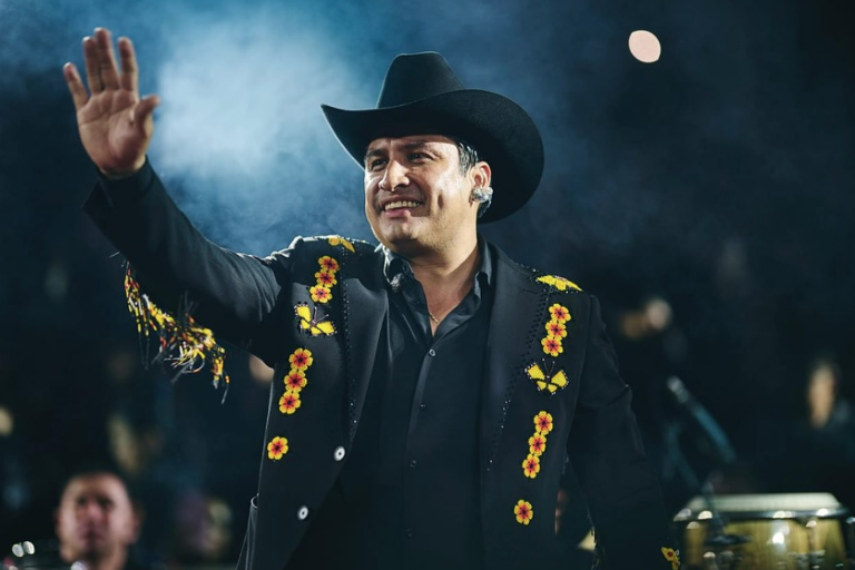 Anuncia Julión Álvarez su regreso a Estados Unidos