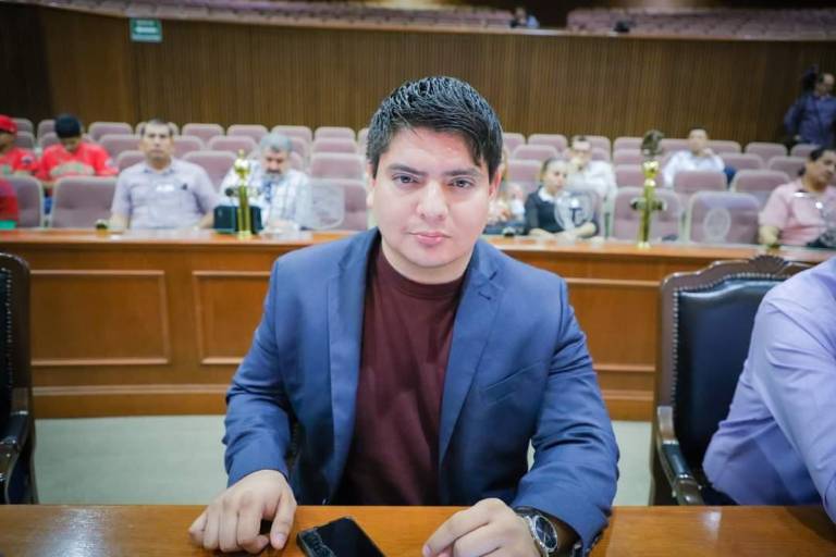 Pedro Villegas Lobo ha pagado colegiaturas de trabajadora del Congreso desde noviembre del 2021